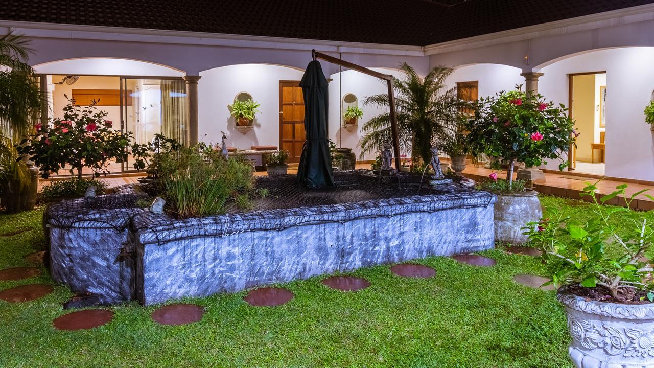 Bed & Breakfast Centre Court 4*